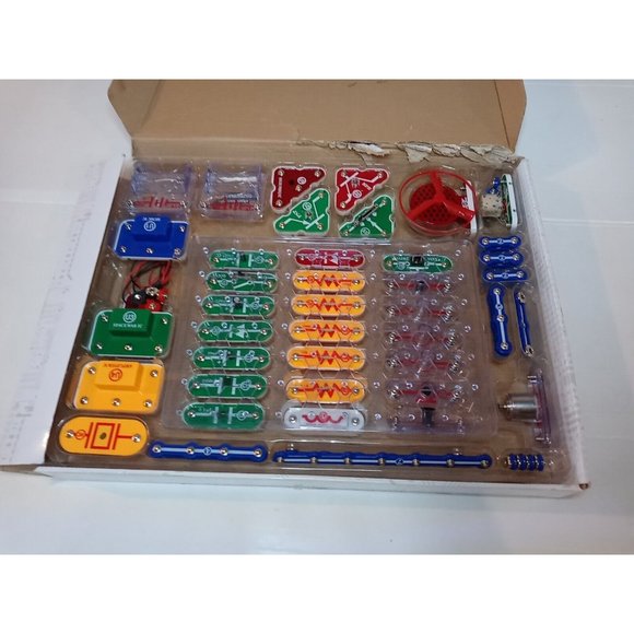 Snap Circuits Classic SC-300 Electronics Exploration Kit | Over 300 Projects - Picture 9 of 16